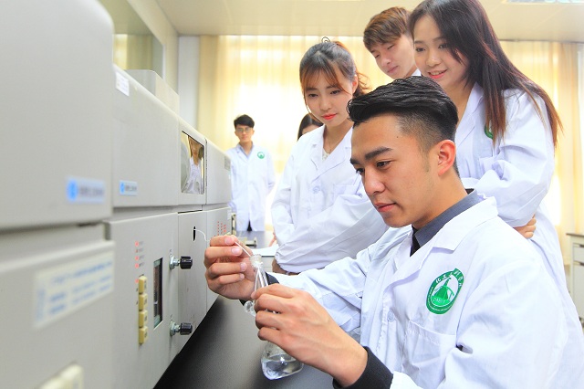 潮平两岸阔风正一帆悬异曲同工,潮平两岸阔风正一帆悬中文