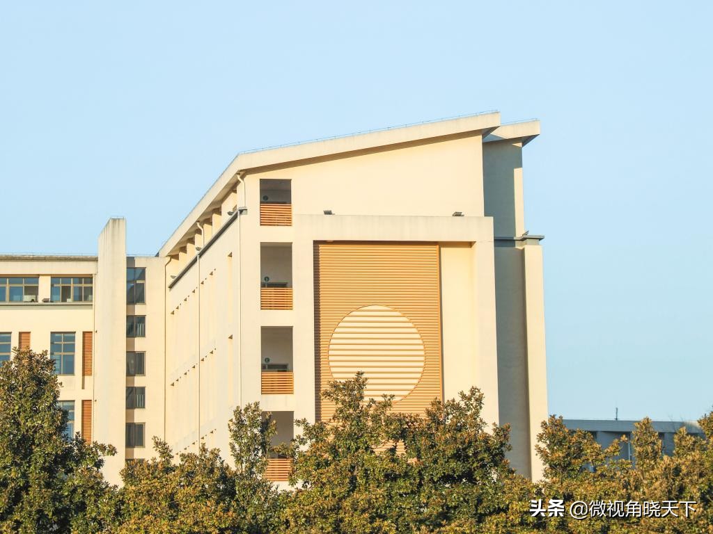 信阳师范学院：回眸但觉烟色浅，不知春意入师院