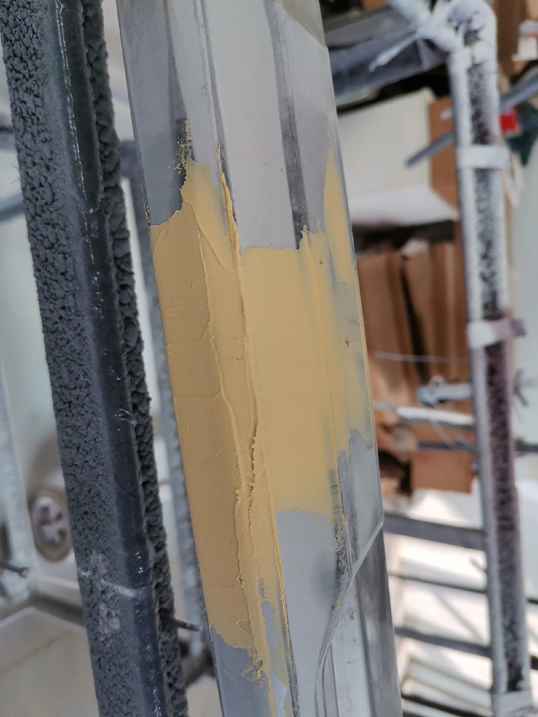 塑料件凹陷修复保留原车漆,汽车后杠塑料件有划伤怎么修复