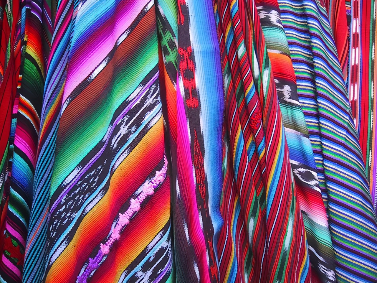 衣服100%聚酯纤维和90%聚酯纤维,100%的聚酯纤维和88%的聚酯纤维