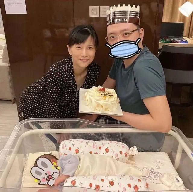 papi酱晒产后全家福手艺人,papi酱晒产后全家福今后好吧