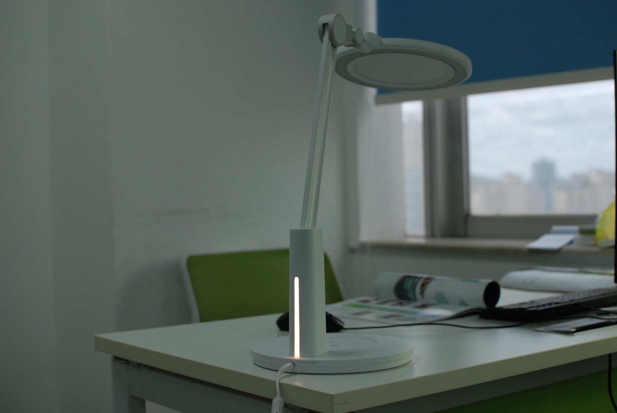 国家A*级A**标准，保护眼睛就选孩视宝全光谱台灯