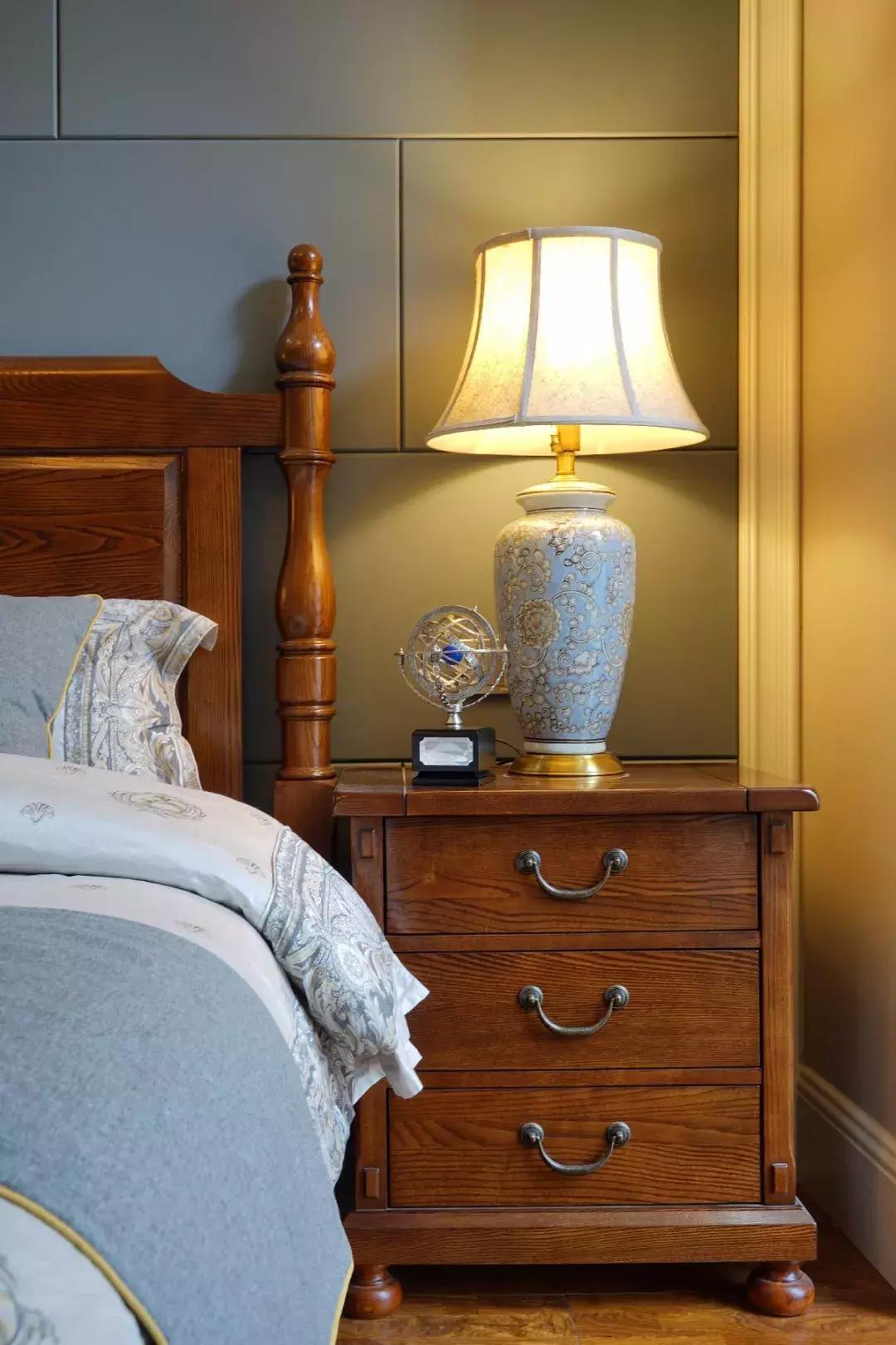 床头柜这样搭配卧室真的好美 (美洛铂格床头柜)