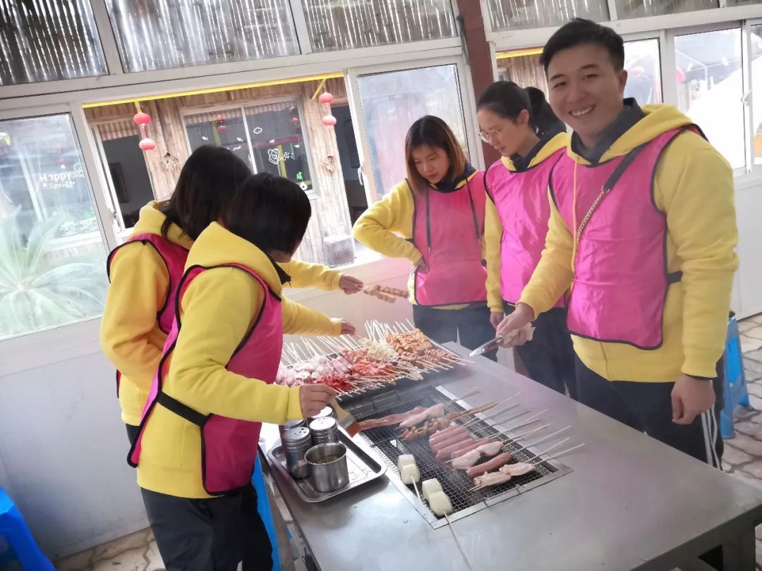 激情成就梦想汗水铸就成功,激情成就梦想团队铸就辉煌前言