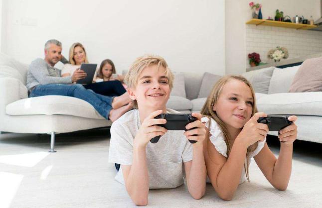 玩耍是更高级的学习？家长让孩子会玩，才能让孩子学会更多