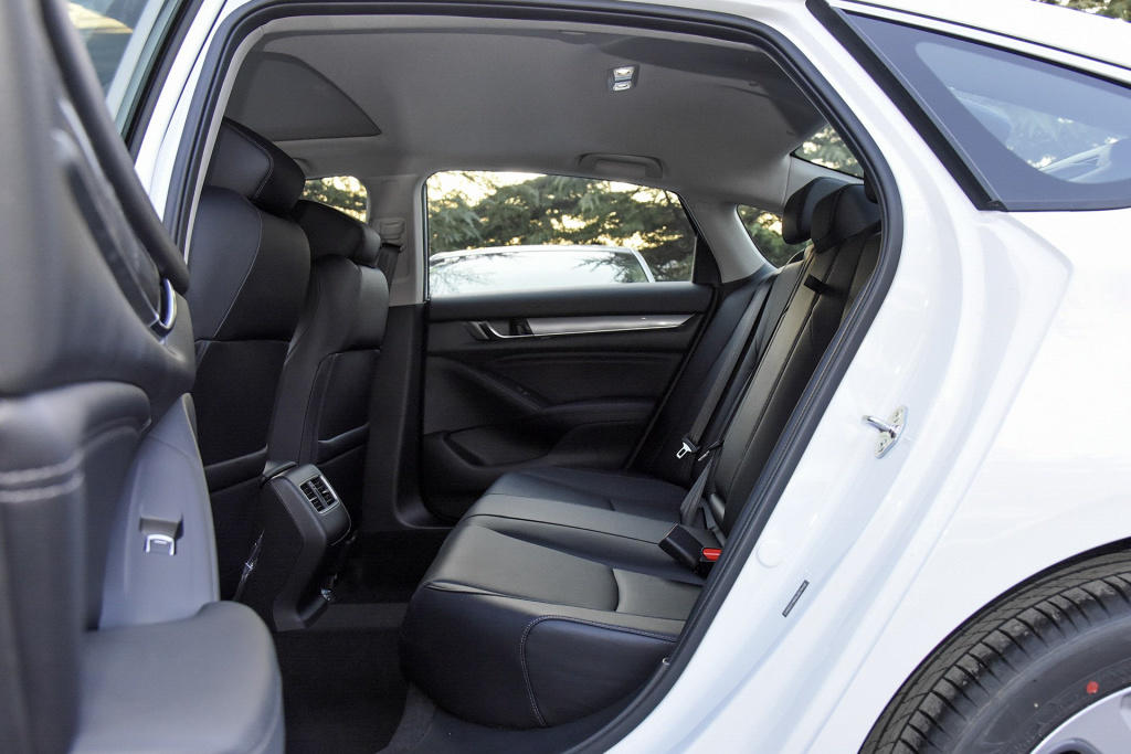 预算20w入手奔驰a级,同样预算选揽运还是揽胜