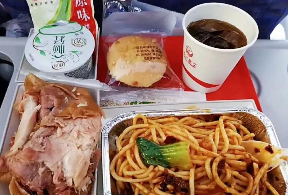 川航三个小时飞机餐,川航飞机餐是每架飞机都有的吗