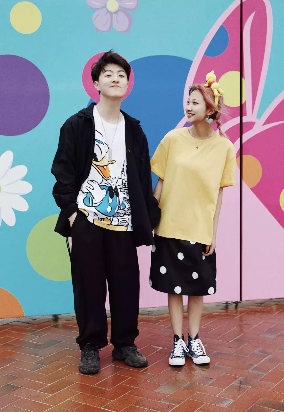 我们在上海迪士尼里玩耍了一天，发现穿的美才能玩的好！