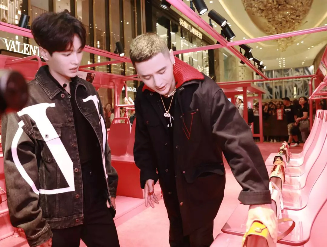 我抓住了一位资深柜员,道出了如何让你掏钱买包的秘密