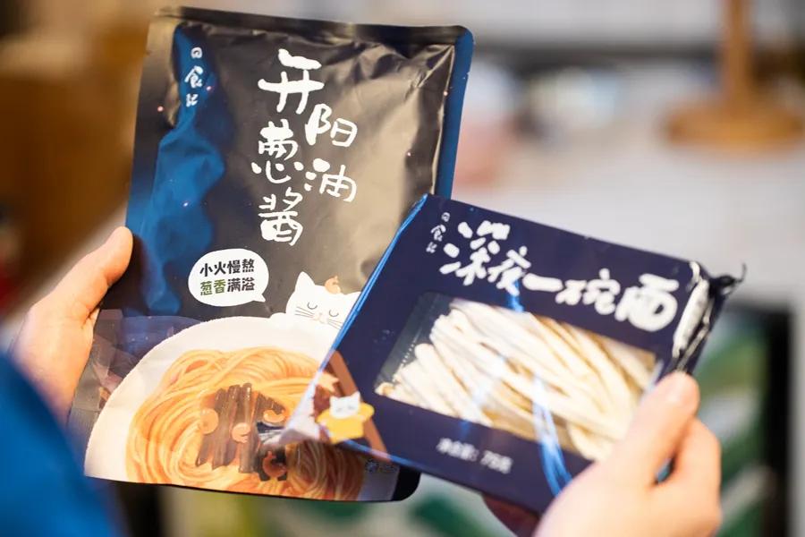 在李佳琪直播间买零食，是个划算的选择吗？