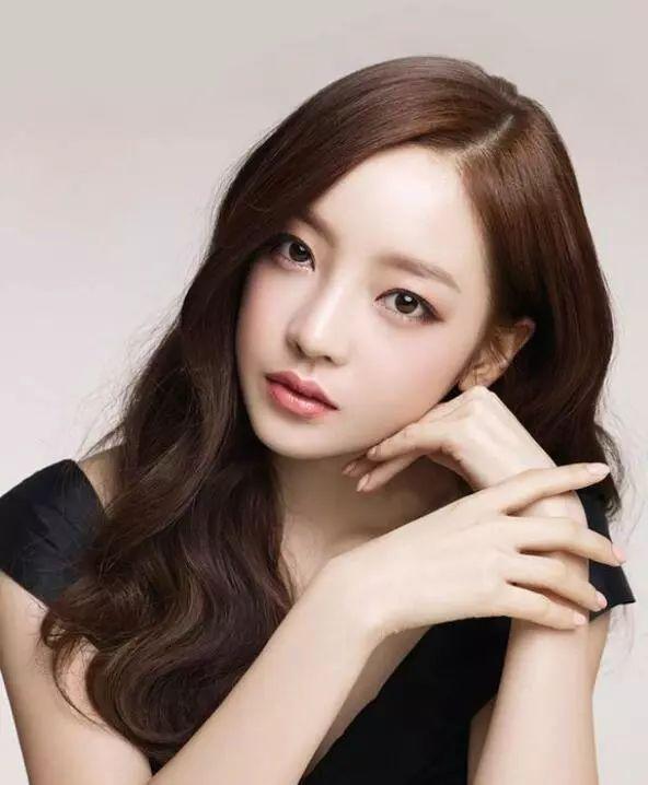 悲惨的具荷拉：28岁受辱自杀，20万人替她伸冤，后来怎样