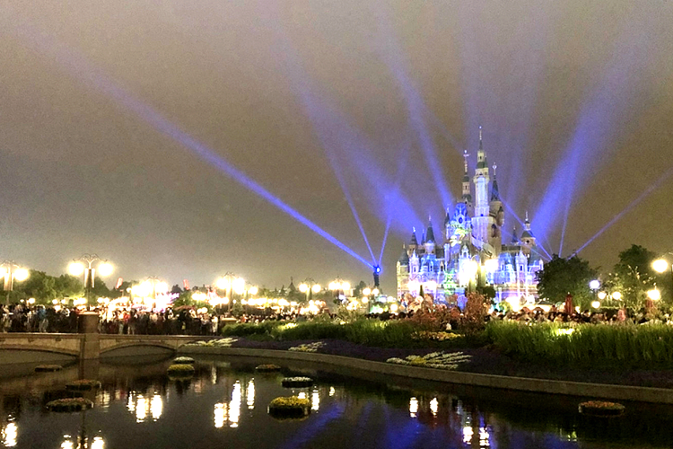 上海迪士尼之旅极速光轮,上海迪士尼项目七个小矮人