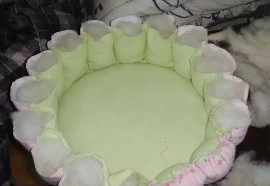 自制狗窝无纺布,旧布条自制大型犬狗窝教程