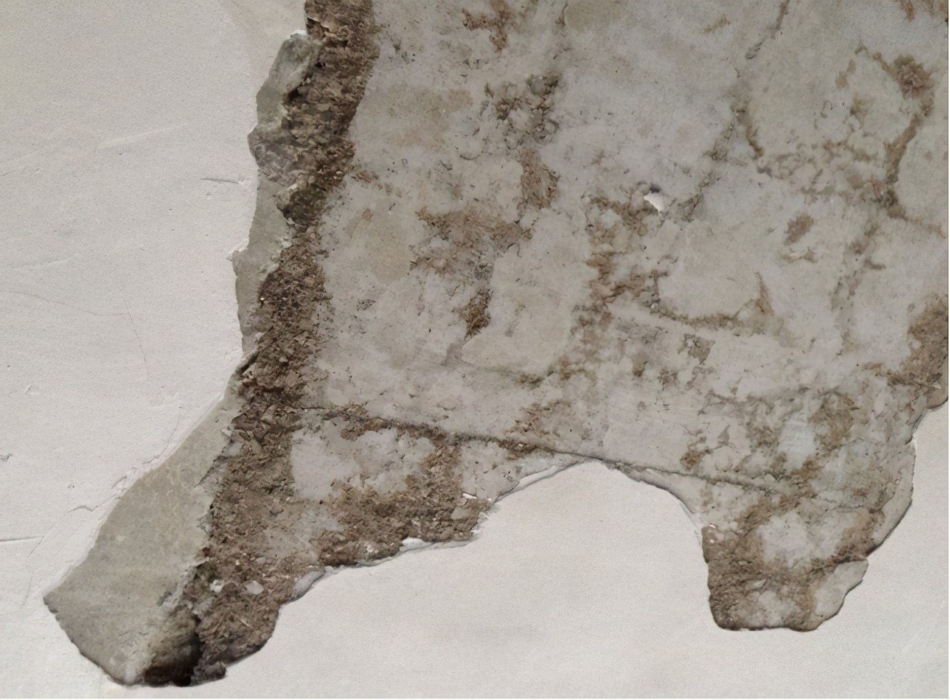 天花板掉皮解决方案,天花板掉皮可以贴什么处理