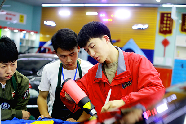 郑州汽车美容,郑州哪里拿钱去学汽车美容技术