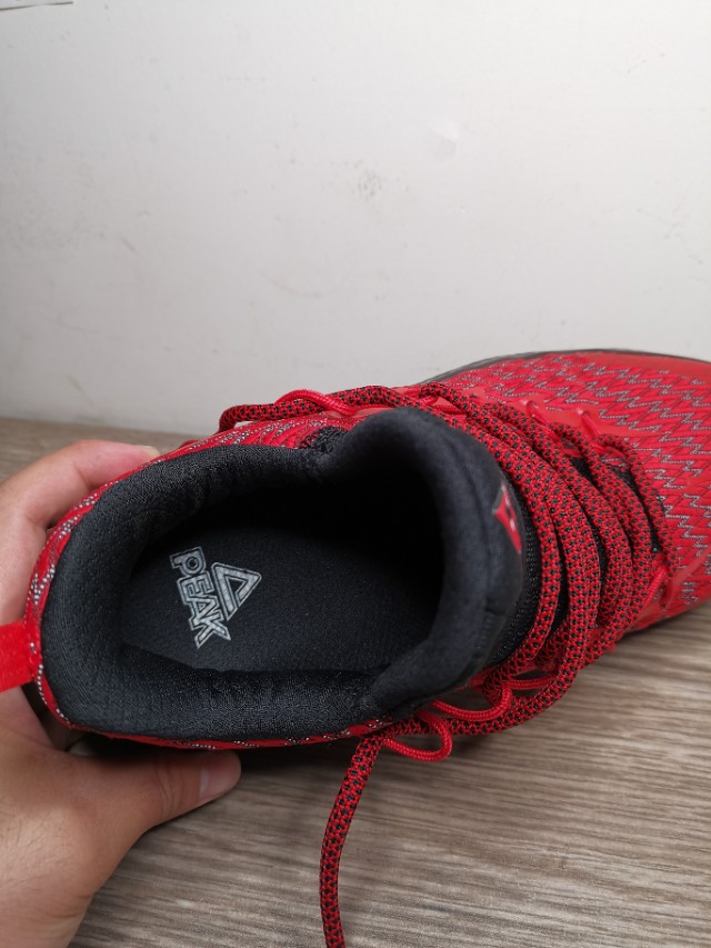 一分钱一分货,便宜也掩盖不了缺陷。匹克闪电路威战靴实战评测。