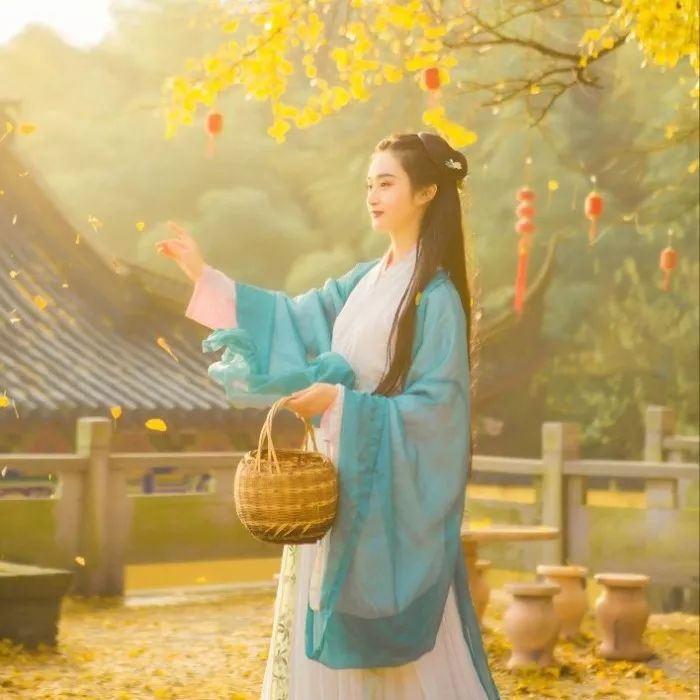 不染世俗的古风女头真人,有意境古风女头真人版