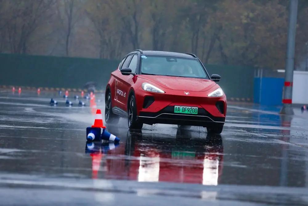 豪华智能与品质都有了试驾ARCFOX极狐αT