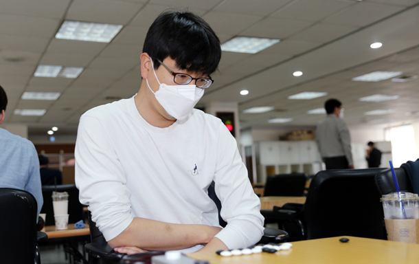 lg杯16强战韩国棋手,第28届lg杯最新赛况