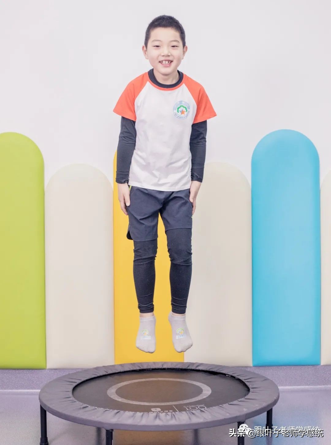 孩子站不直坐不正？跟这里发展不足有关，多玩这些游戏帮助改善