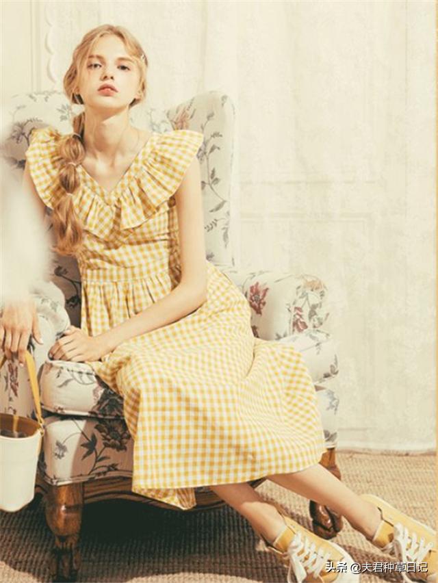 专柜导购直言，一般穿这“4种”品牌的人，自己都懒得“搭理”她