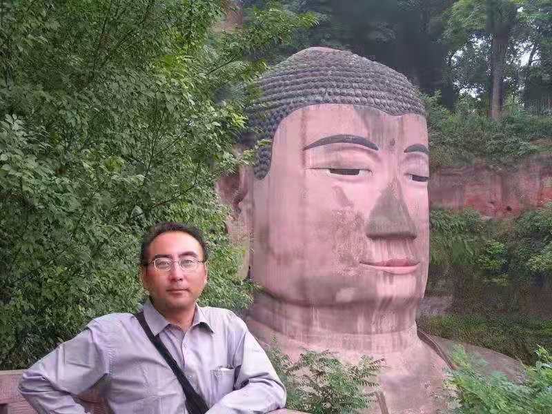 无一官半职，近20年里用智慧和心力奉献杭州，现在他悄悄地走了