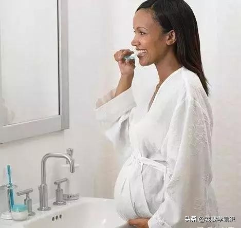 早晚刷牙了牙齿还是臭怎么回事,天天刷牙牙齿很黄很臭学会这一招