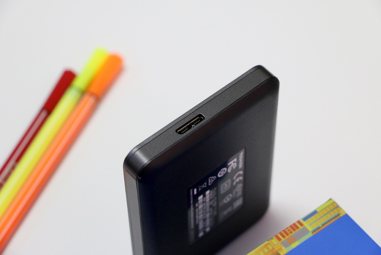 铝制外观可加密备份，东芝Premium移动硬盘照样玩大型3D游戏？