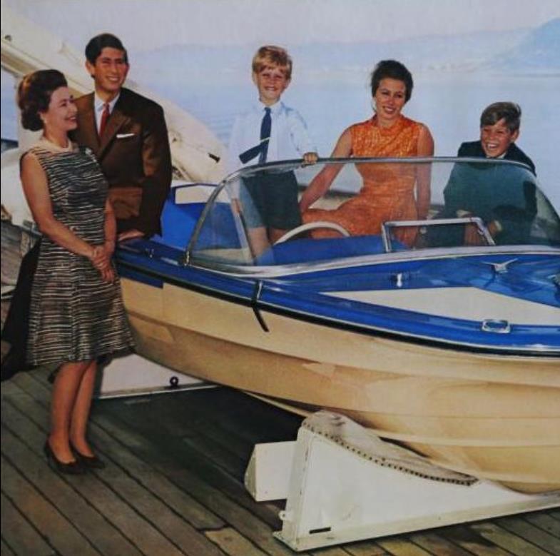 英国女王从年轻到老年的影像,戴安娜是英国王室中最个性的王妃