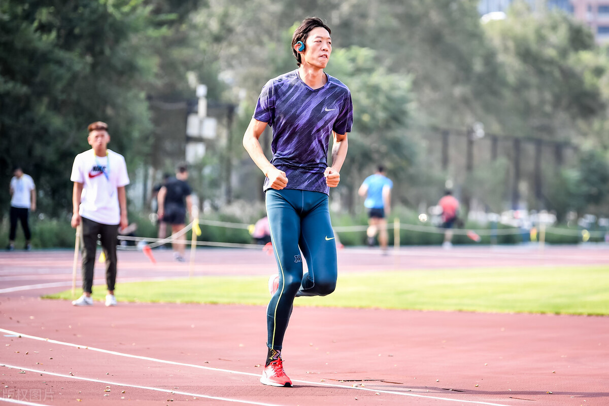 张国伟跳高复出,跳高运动员张国伟龙吸水