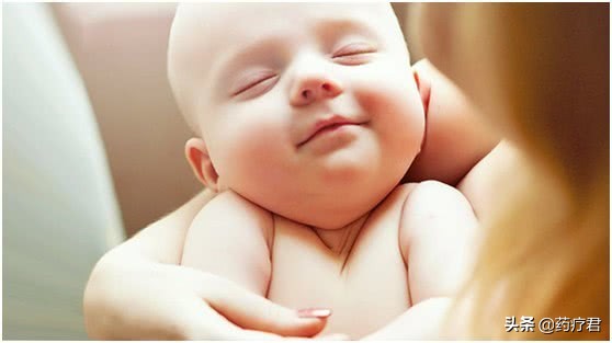 乱摸宝宝容易“变傻”，记住“三摸*不五**摸”，家长别再下“黑手”