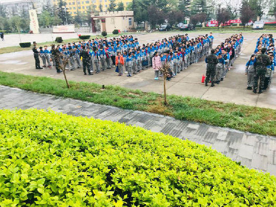 拓展活动儿童,阳光少年户外拓展活动