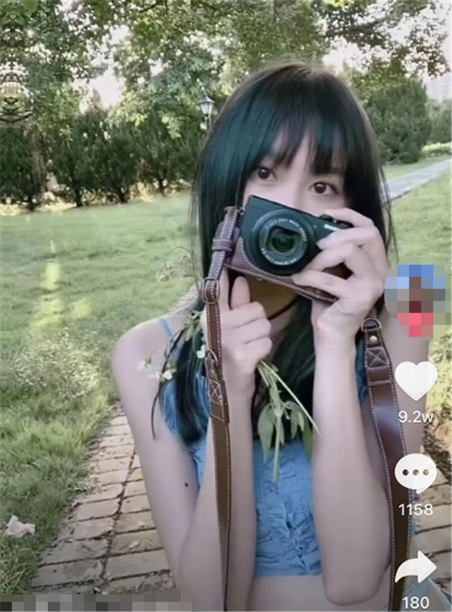 王者荣耀最强女大学生K回归，自称女王叫板景慧！这黑袜长腿绝了