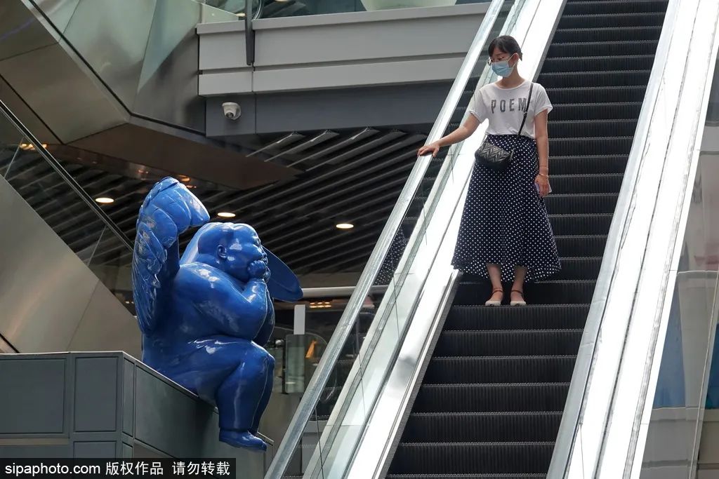 一个地铁站三条线,地铁边的吃喝玩乐