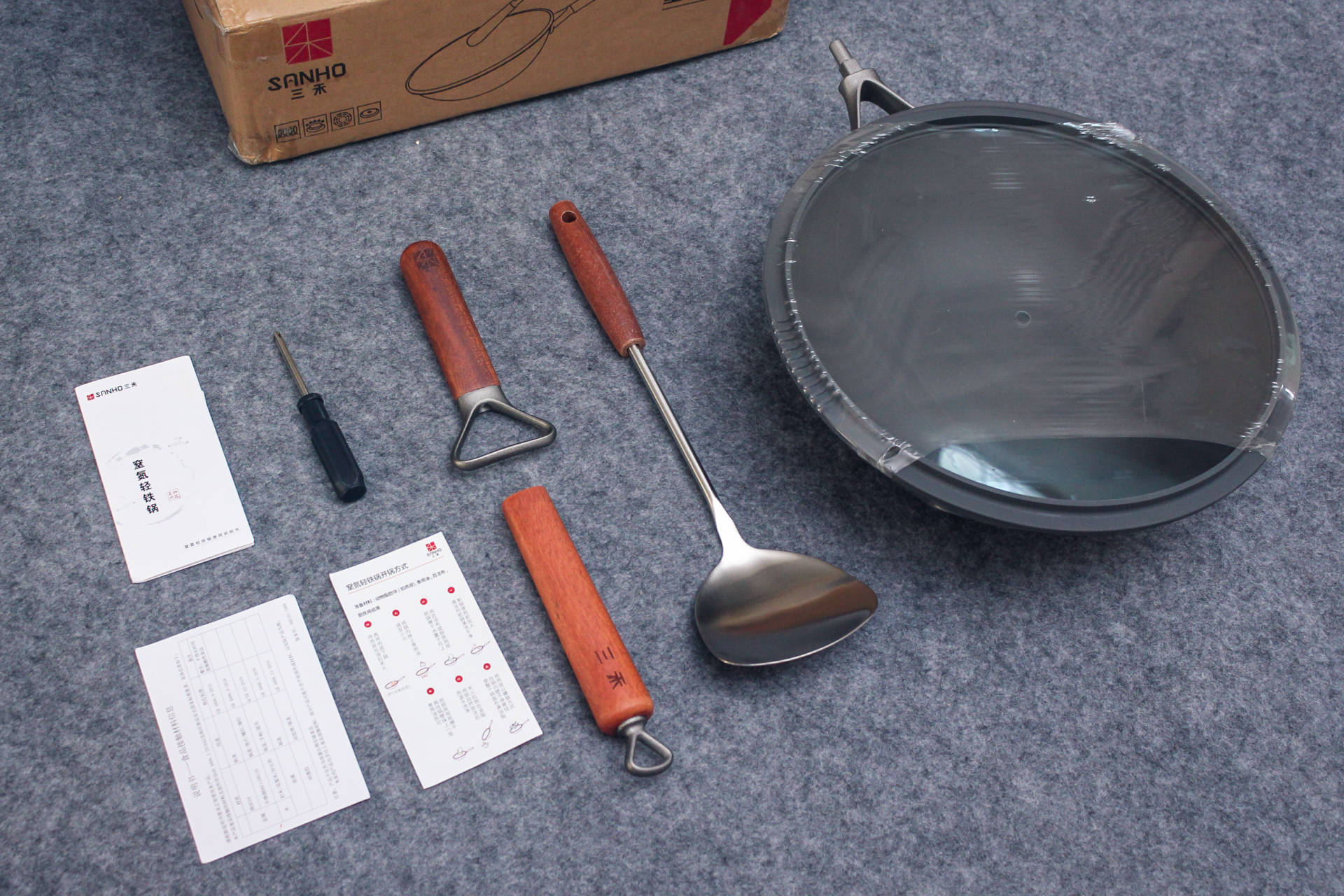 章丘铁锅和三禾不粘锅哪个好,三禾纯钛无涂层炒菜锅