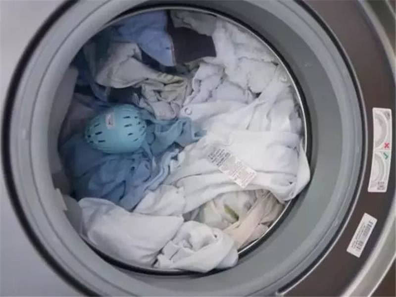 吊带露背装怎么穿美背,后背痘痘洗澡