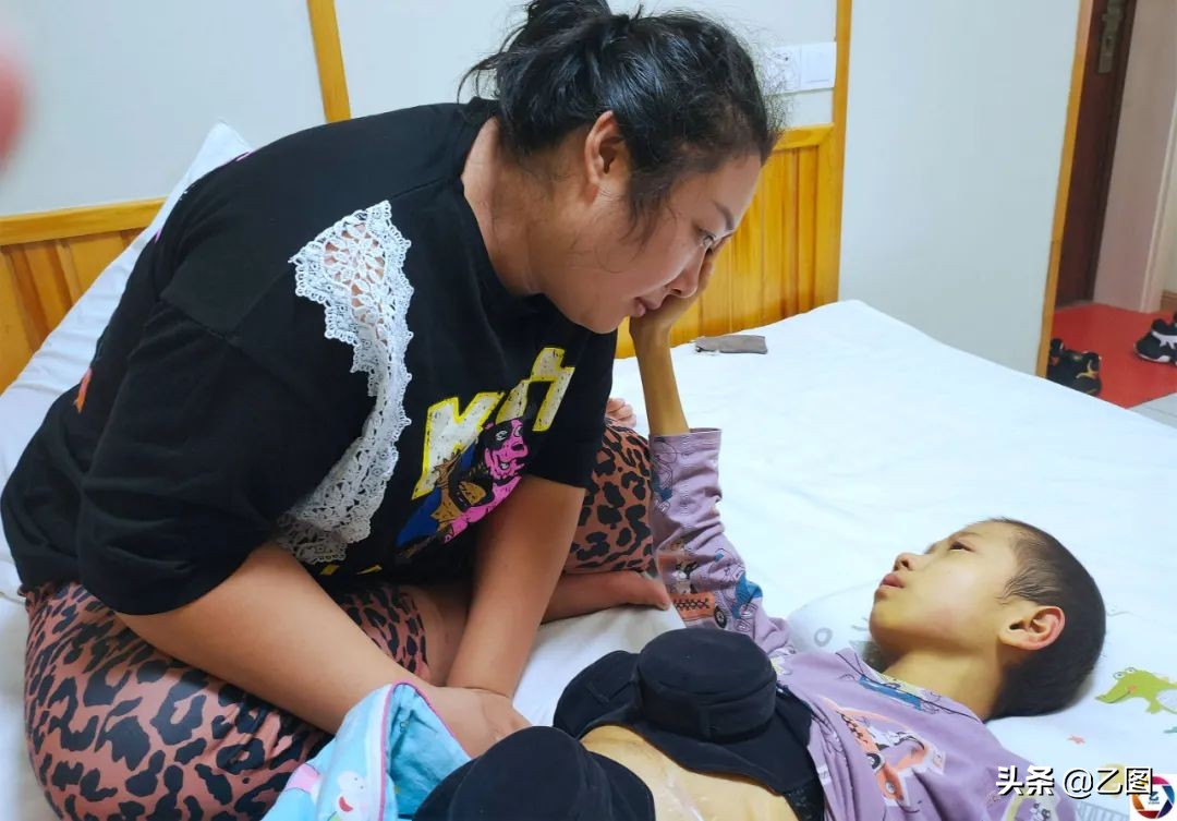 孩子四年经历三次手术,男孩4次开腹手术