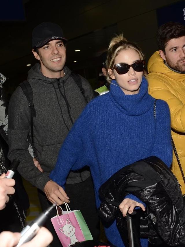 卡卡和2婚妻子秀恩爱!卡洛琳美若天仙!卡洛琳娜更是美艳不可方物