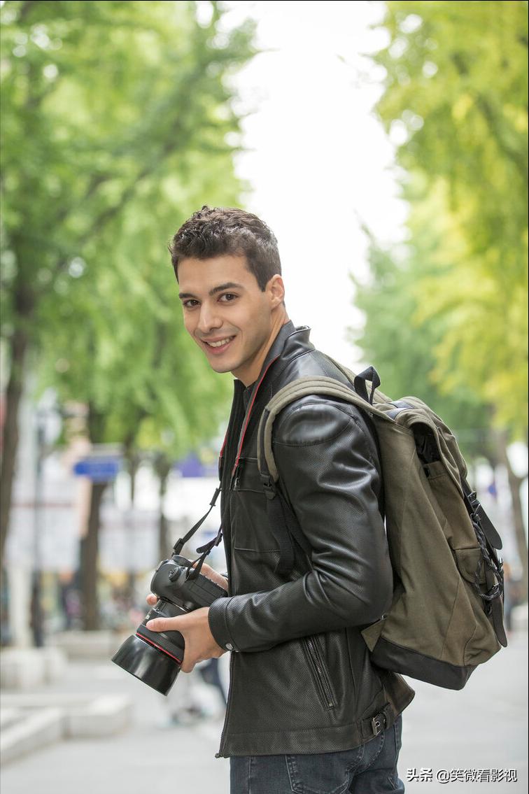 咖啡色猎装皮衣怎么搭配男士,男士牛仔衣皮衣叠穿搭配技巧