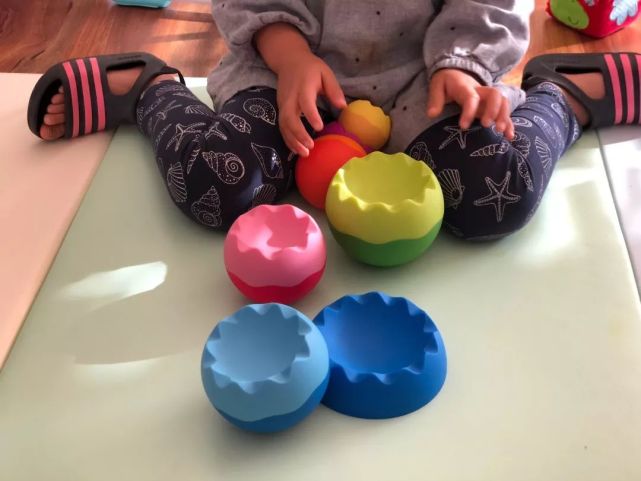 孩子走路“内八”or“外八”，可能和这3个小习惯有关