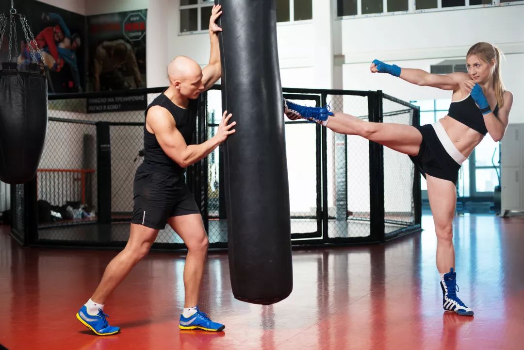 什么健身动作可以促睾,最能促睾的健身动作