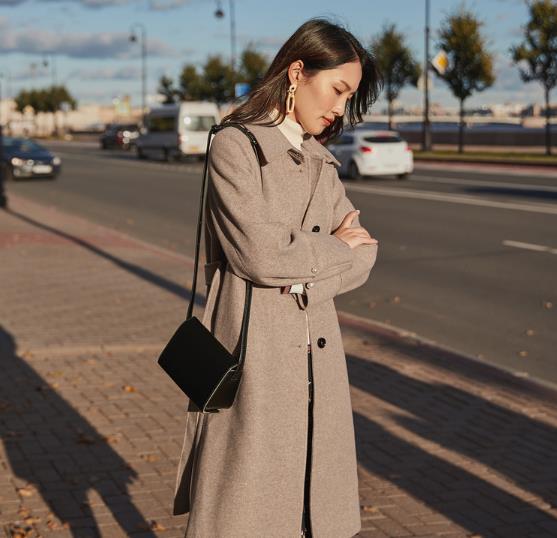 冬季最火穿搭秘籍：毛呢大衣搭针织连衣裙，让你秒变韩剧女主角