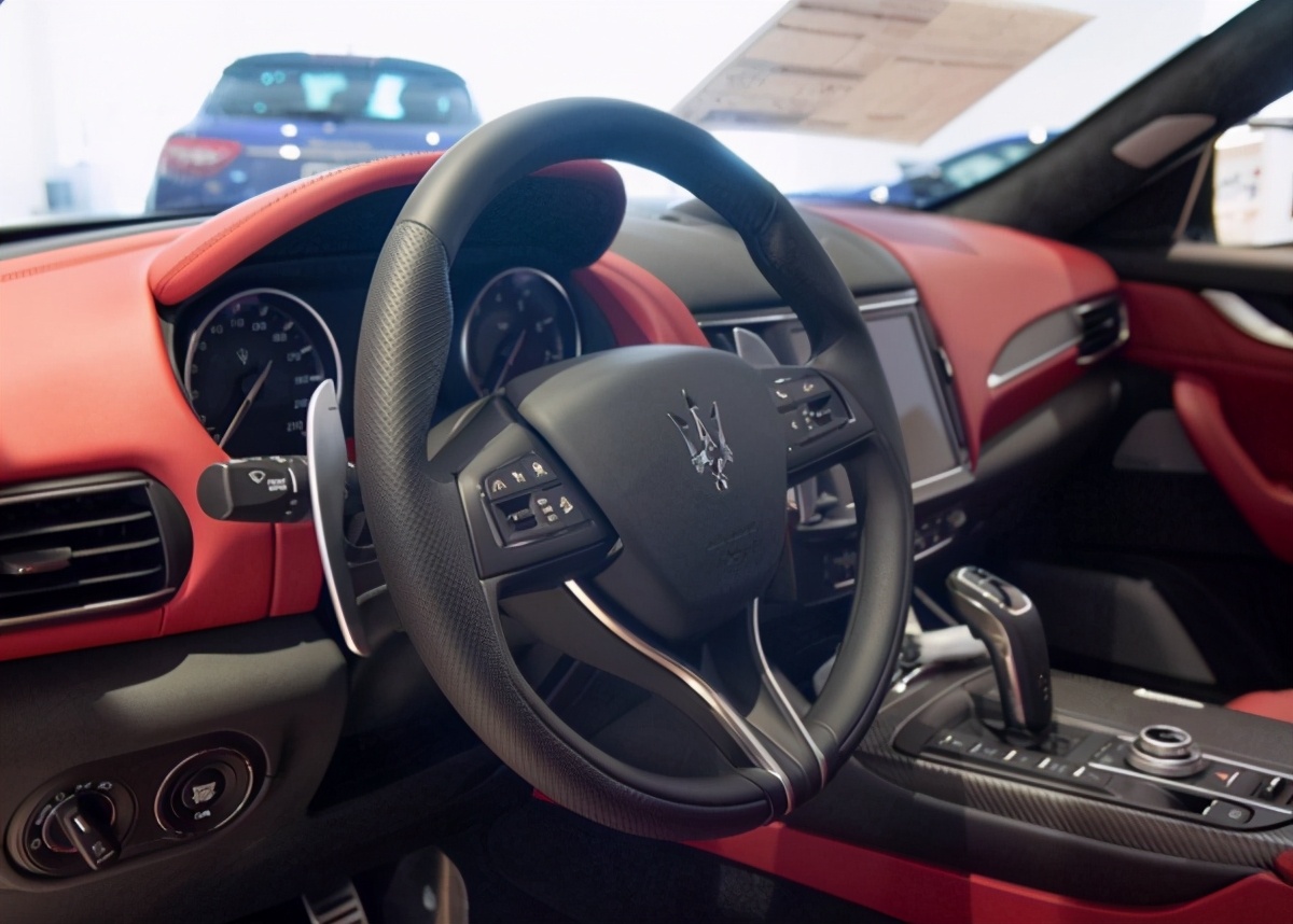 最新款玛莎拉蒂莱万特3.0顶配,全新玛莎拉蒂莱万特上路多少钱