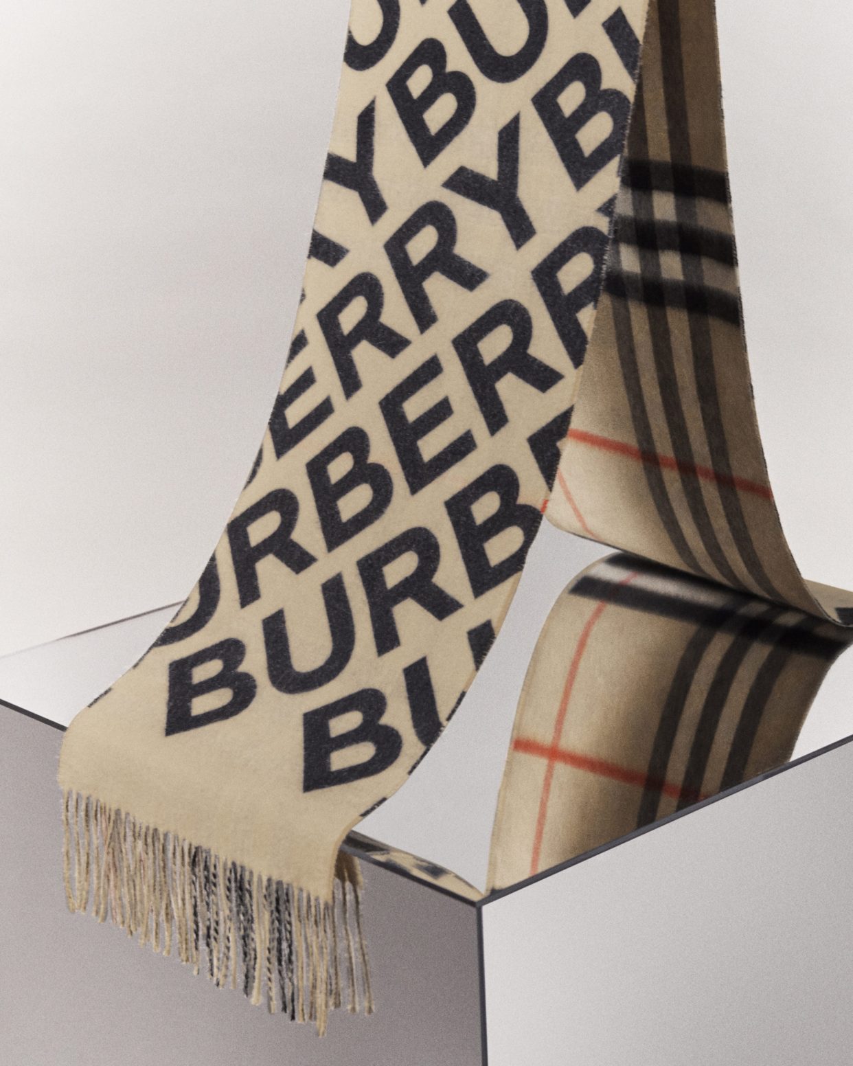 burberry深度经典羊绒格子围巾,burberry经典格纹渐变色围巾