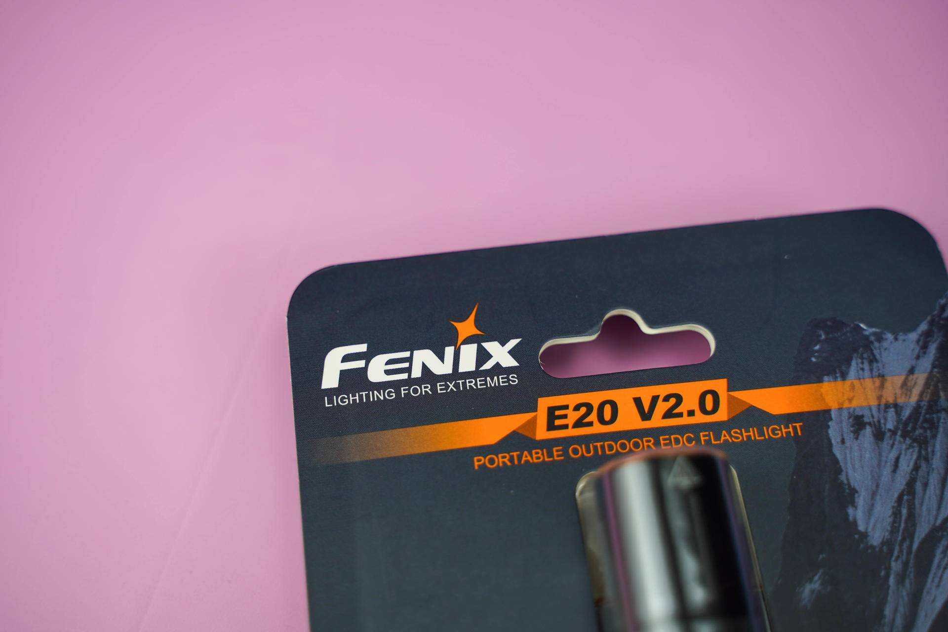 小巧便携，亮度高！体验菲尼克斯E20V2.0便携手电