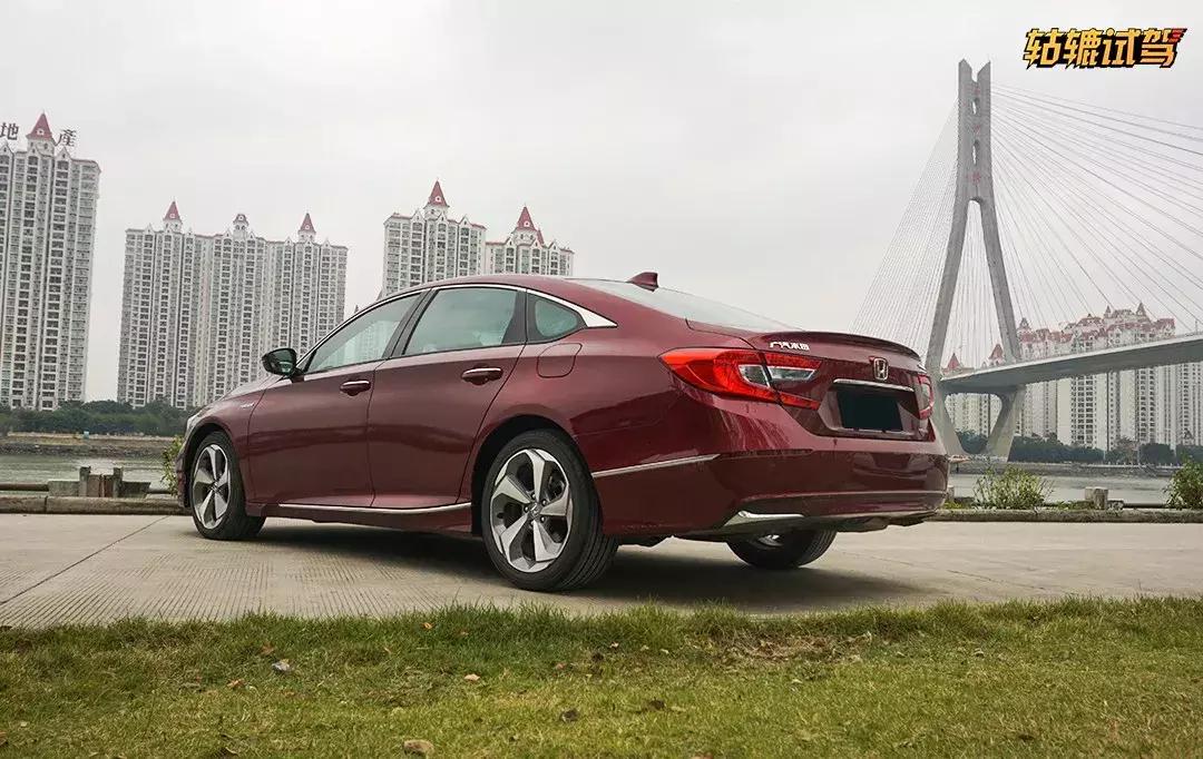 试驾｜1000公里体验混动雅阁：开起来是家用车，玩起来是性能车