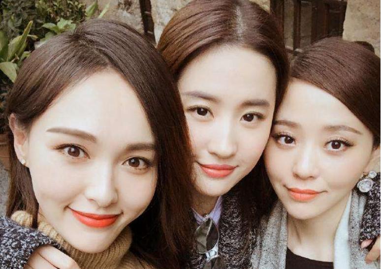 什么镜子照的里面才是真正的自己,镜子里和照片里的哪个自己更真实