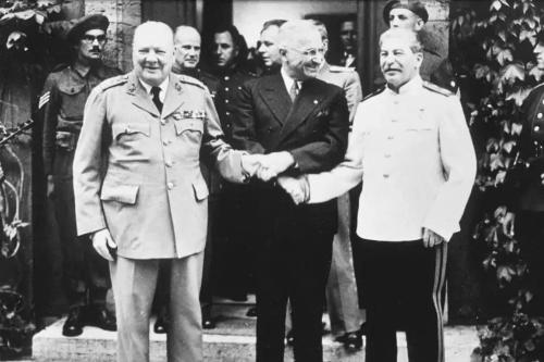 日本投降的历史性时刻,日本投降前一天的战况