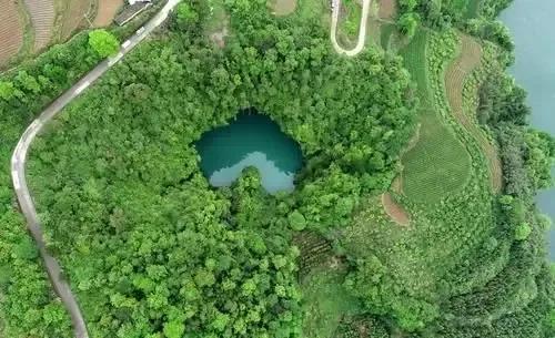 茅岩河心湖太美惹祸端,土家族夫妻酒茶斗诗篇