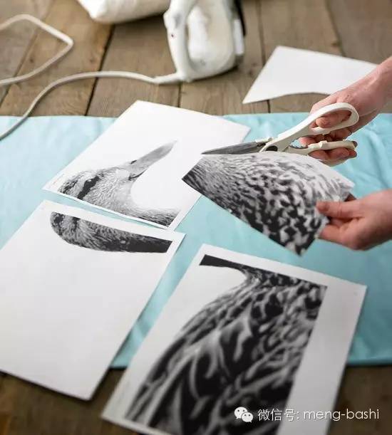 她将照片反扣在木板上之后，只做了这几步，结果大家都来效仿她